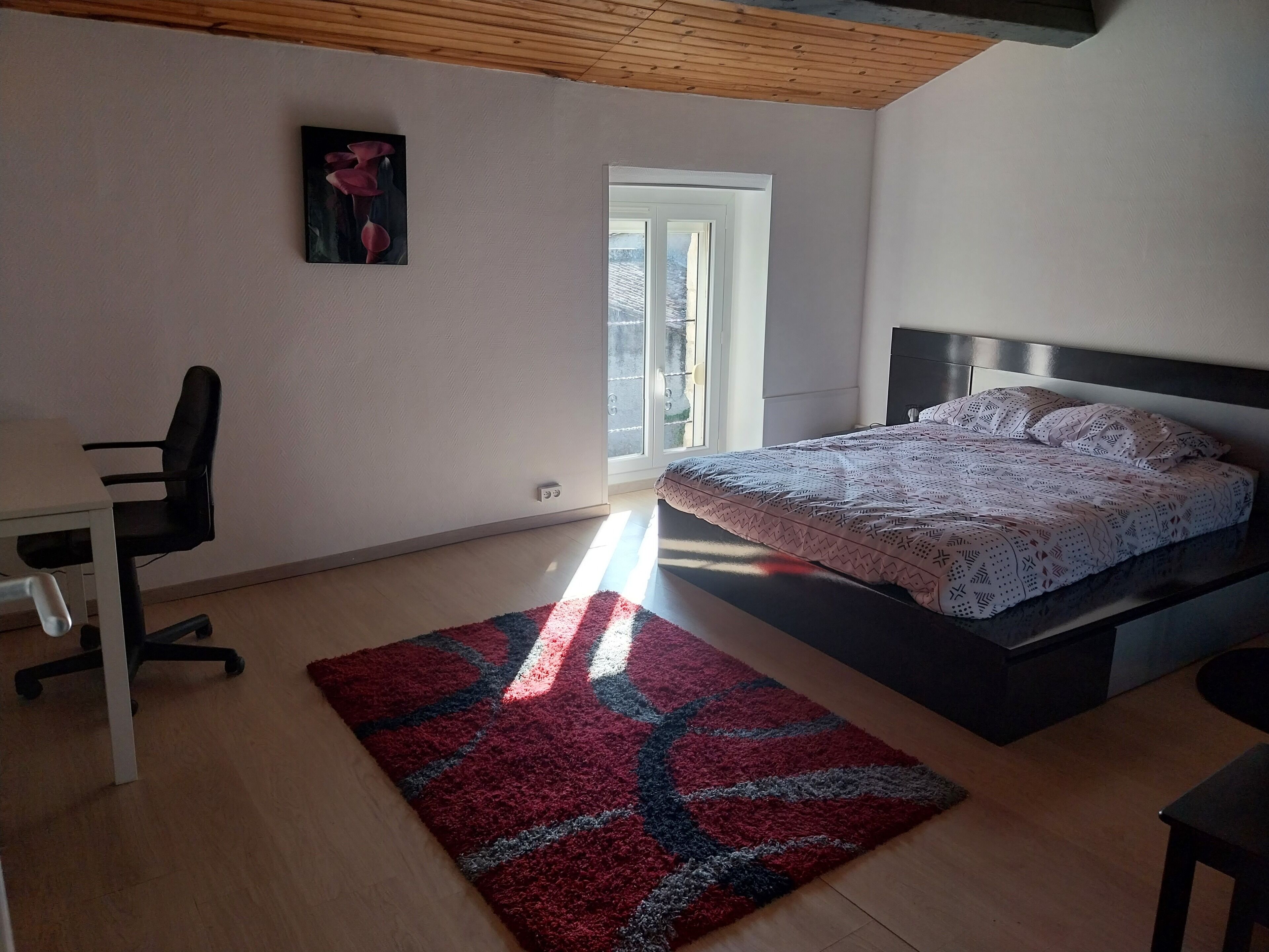 2 slaapkamers, een strijkplank/strijkijzer, wifi, beddengoed