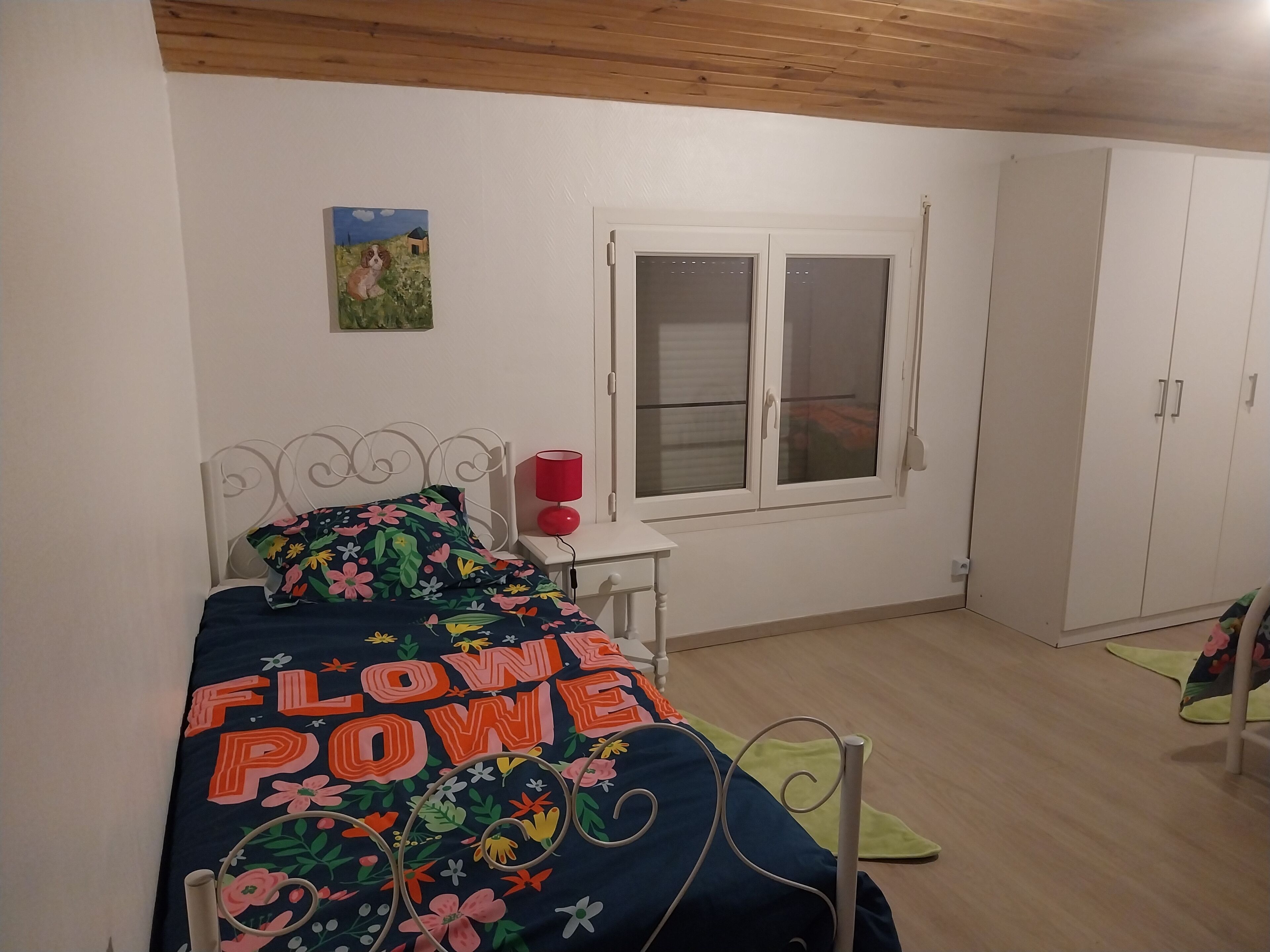 2 habitaciones, tabla de planchar con plancha, wifi y ropa de cama 