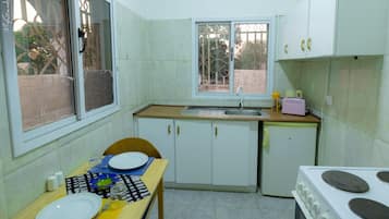 Deluxe Twin Room | Private kitchen | Electric kettle