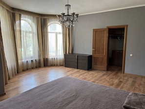 4 camere, ferro/asse da stiro, Wi-Fi