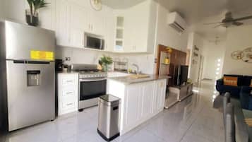 Microwave, oven, stovetop, coffee/tea maker