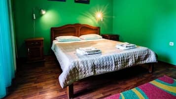 1 bedroom, desk, blackout curtains, free WiFi