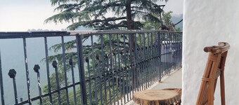 Experience the beauty of nature at Bímil/East. Relax in our cozy bed & breakfast