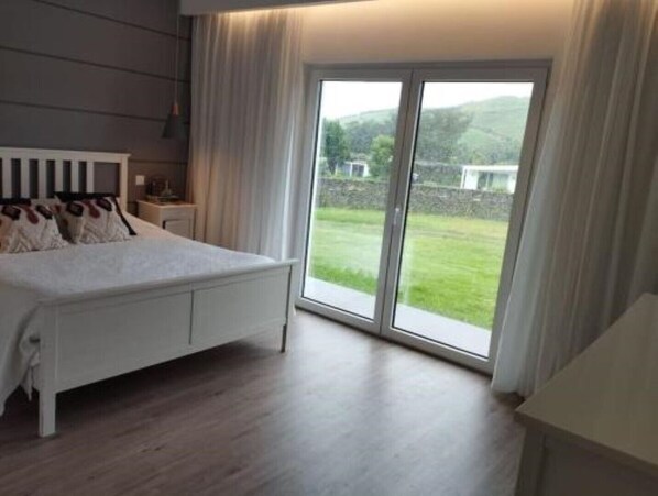 3 Schlafzimmer, Schreibtisch, Bügeleisen/Bügelbrett, kostenloses WLAN