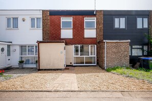 Exterior - Birch Barn Inn by Our Home Short Stays (Northampton)