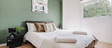 2 bedrooms, iron/ironing board, WiFi (free), bed sheets