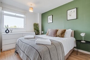 3 bedrooms, iron/ironing board, free WiFi, bed sheets - Birch Barn Inn by Our Home Short Stays (Northampton)