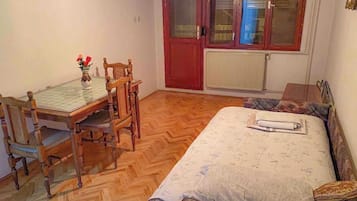 1 bedroom, WiFi, bed sheets