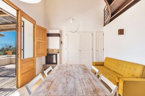 Casa | 2 habitaciones y tabla de planchar con plancha 