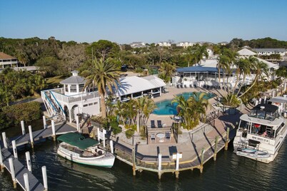 Manatee Harbor: Marina, Heated Pool/Spa, Ferry to Island, Private/Public Beaches