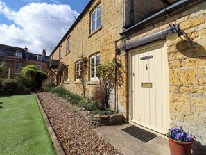Cottage | Exterior detail - Robins Nest (Cheltenham)