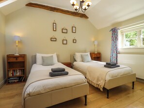 Cottage | 5 bedrooms, individually decorated, individually furnished, free WiFi - Robins Nest (Cheltenham)
