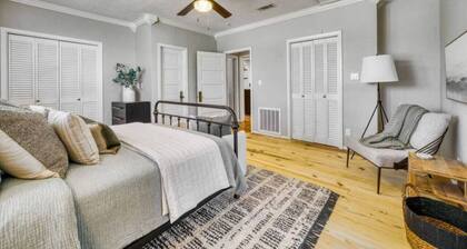 The Farmhouse at Fable Farm, 15 mins to Round Top!