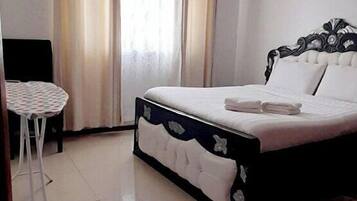 3 quartos, ferros/tábuas de passar roupa, Wi-Fi, roupa de cama