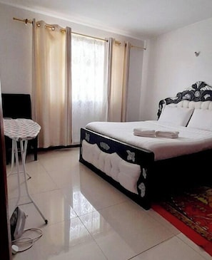 3 bedrooms, iron/ironing board, WiFi, bed sheets