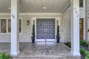 Exterior detail - Block from Ocean, Private Heated Pool, Hot Tub, Pool Table, Ping Pong, Golf (North Myrtle Beach)