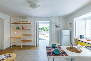 Fridge, stovetop, toaster, cookware/dishes/utensils - Romantic Place with Pines, cats and Stunning view - Lovely Frame (Naples)
