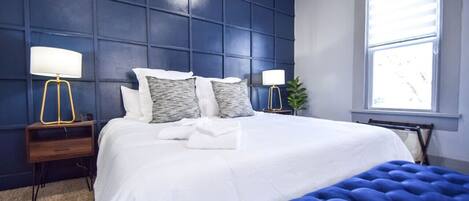 2 habitaciones, escritorio, tabla de planchar con plancha y wifi