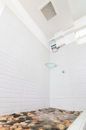 Shower, towels, shampoo, toilet paper - The Cottage is an open concept studio with contemporary space & rustic features. (Sion Hill)