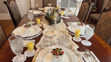 含每日全套早餐