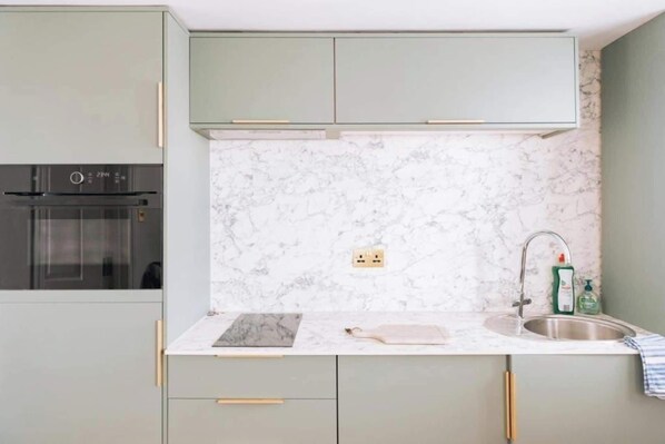 Fridge, oven, stovetop, toaster