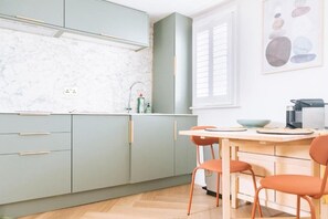 Dining - Modern 1-Bedroom Apartment – Heart of Brighton (Brighton and Hove)