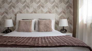 Habitación básica doble, vista a la ciudad | Minibar, escritorio y wifi gratis