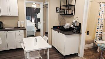 1 Schlafzimmer, Schreibtisch, Bügeleisen/Bügelbrett, WLAN