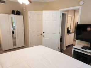 1 bedroom, desk, iron/ironing board, WiFi