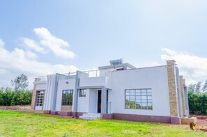 Exterior - THE WHITE VILLA KING. (Nyeri County)