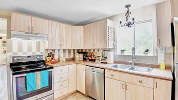 Exclusive House | Private kitchen | Fridge, microwave, oven, stovetop