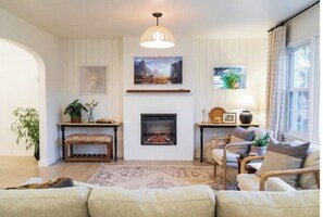 Smart TV y chimenea 