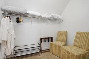 A room with a bed, a hanging rack with clothes, a chair, and a small wooden table. - 5-Star Luxury Spacious 3BR/3BA Asheville Retreat • 5 Min to Downtown & Biltmore (Asheville)