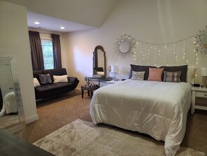 3 bedrooms, desk, iron/ironing board, free WiFi - Asheville 5 Star Luxury Home in Great Location 5 min to Biltmore Downtown & more (Asheville)