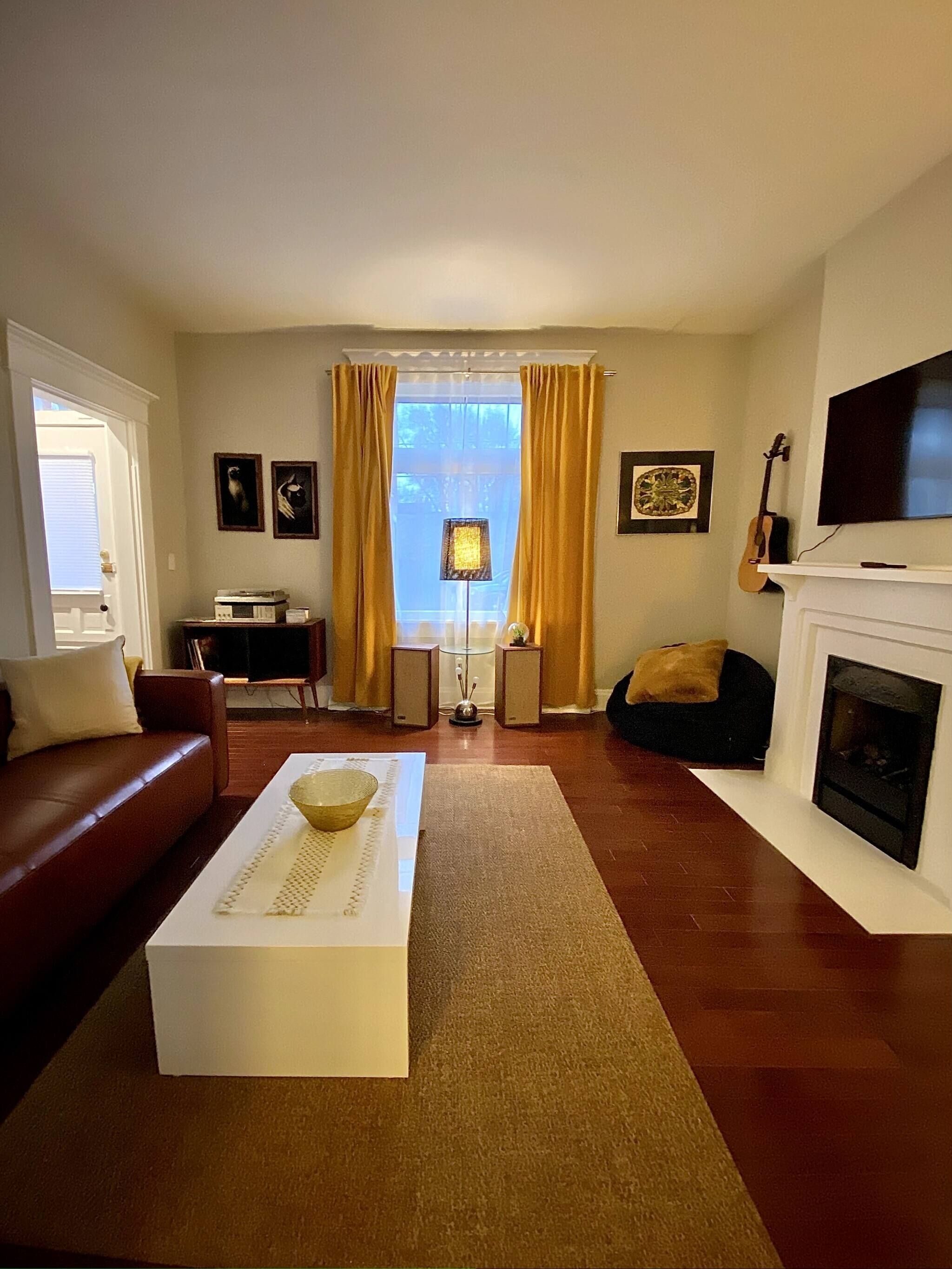 Cute & Charming Vintage Townhome in German Village