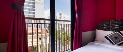 Deluxe Triple Room | In-room safe, individually furnished, desk, free WiFi