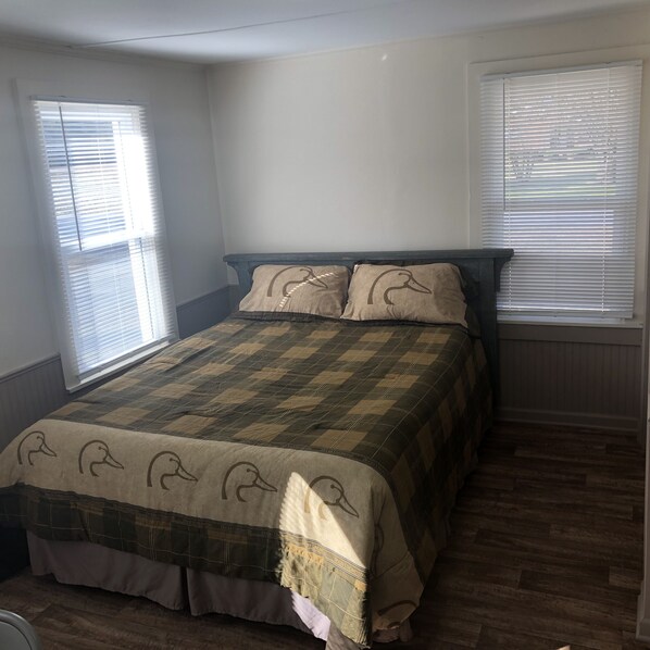 3 bedrooms, desk, iron/ironing board, free WiFi