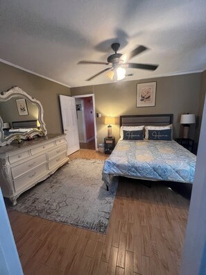 4 Schlafzimmer, Bügeleisen/Bügelbrett, WLAN