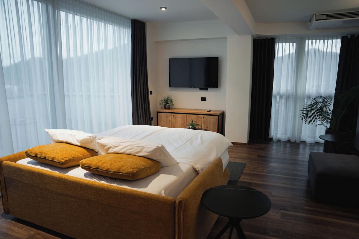 In-room safe, desk, free WiFi, bed sheets