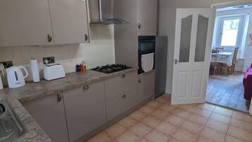 Casa de campo | Cozinha privada | Geladeira, fogão, cooktop, lava-louças
