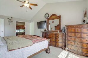 4 habitaciones, tabla de planchar con plancha, wifi y ropa de cama 