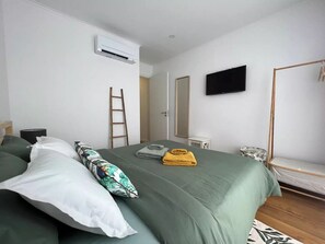 2 bedrooms, iron/ironing board, travel cot, free WiFi - Urban 41 - Guest House<br> (Ponta Delgada)