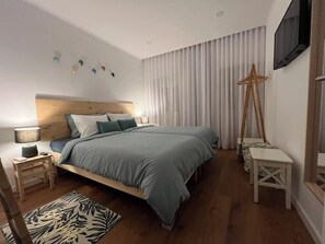 2 bedrooms, iron/ironing board, travel cot, free WiFi
