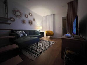 Smart TV - Urban 41 - Guest House<br> (Ponta Delgada)