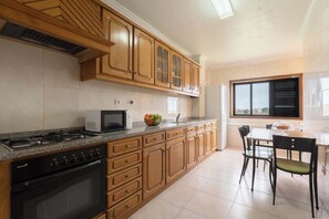 Fridge, microwave, oven, stovetop - Sunny Cozy Flat w/ Terrace | São João by Host Wise (São Mamede de Infesta)