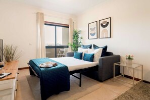 2 habitaciones, tabla de planchar con plancha, cuna de viaje y wifi 