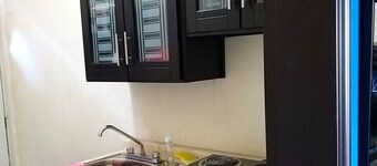 SUITE with SMART LIVING ROOM TV 75" Netflix & Kitchen