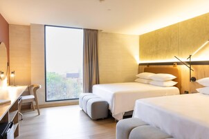 Ropa de cama de alta calidad y minibar 