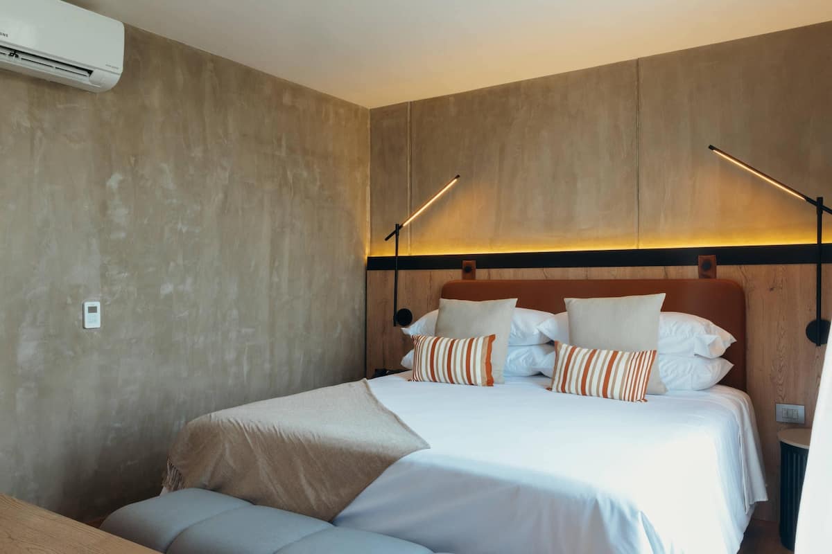 Suite, 1 cama King size, para no fumadores | Ropa de cama de alta calidad y minibar