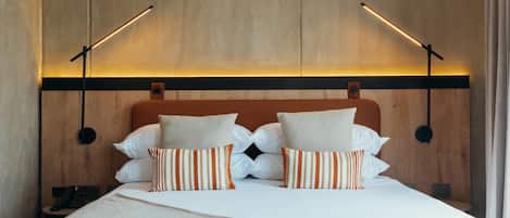 Suite, 1 King Bed, Non Smoking | Premium bedding, minibar, in-room safe, desk